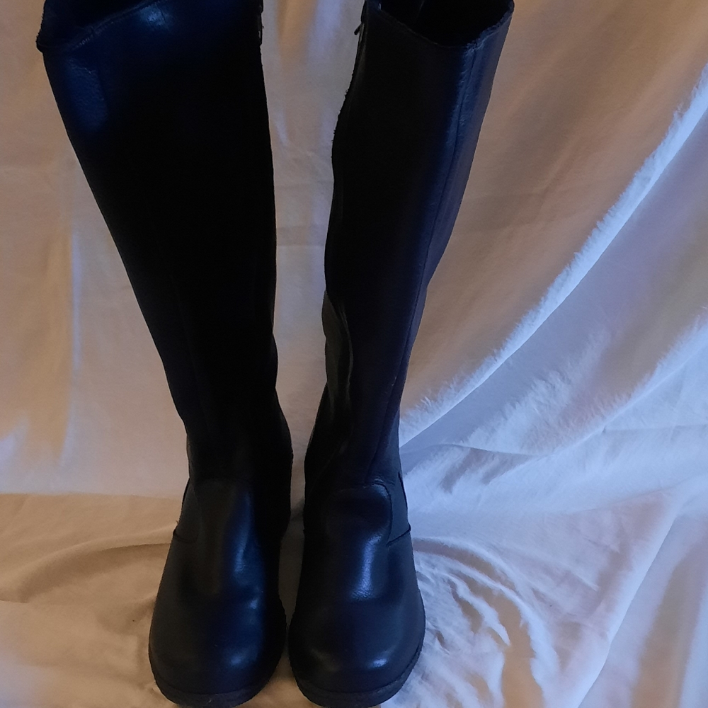 Maxine of Canada tall black leather wedged heel boots